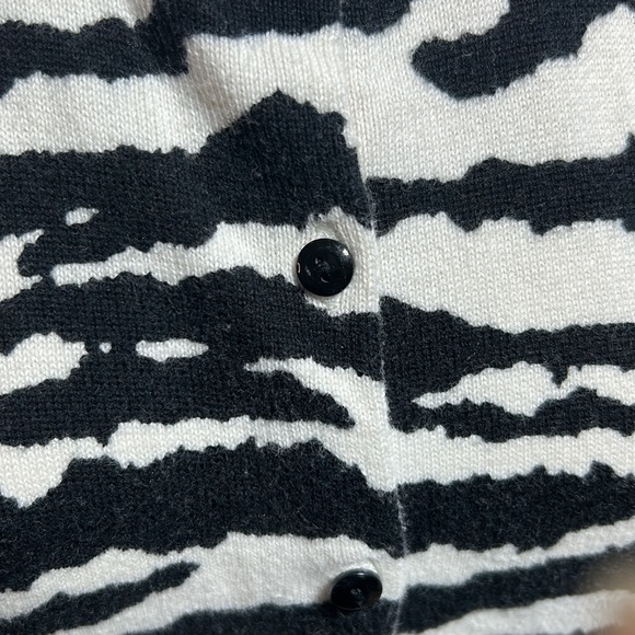 Ann Taylor LOFT Zebra print button front cardigan size Medium - Picture 4 of 12